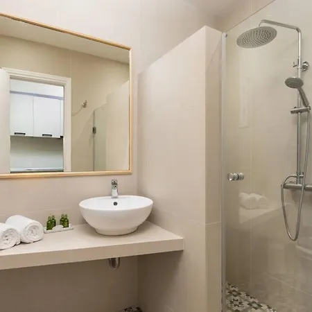 Anthoussa In Appartement *
